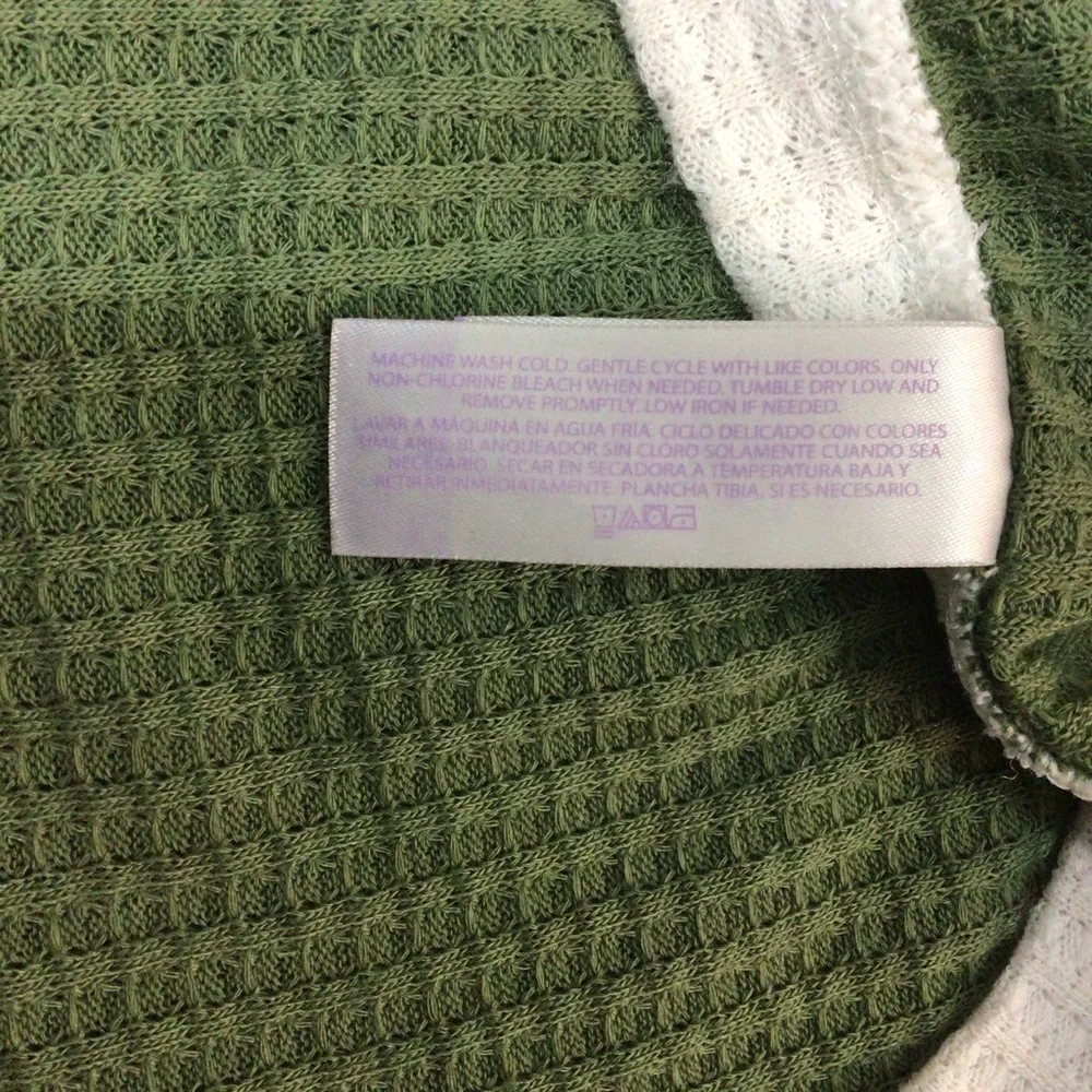Secret Treasures Sleepwear Green & Cream Sleep Top - Picture 9 of 10